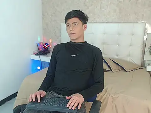 Aaron Foxxx online show from December 15, 2025, 9:53 pm