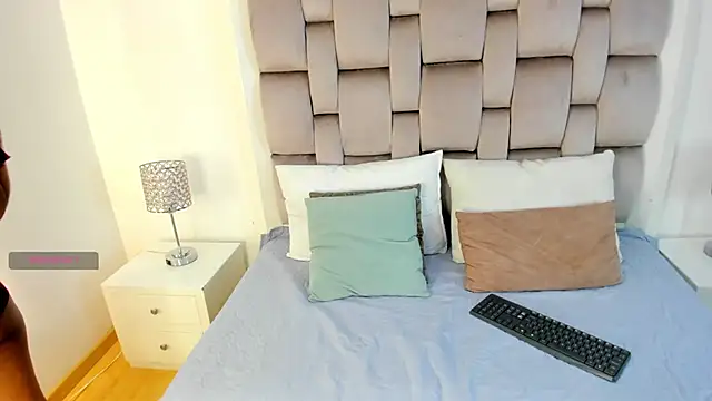 ChikiBom28 online show from October 9, 2025, 7:47 pm