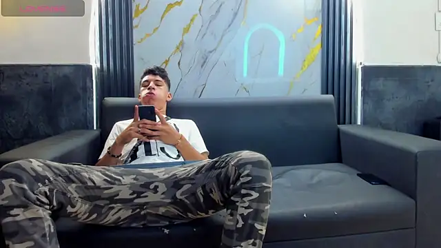 Stiben boy online show from December 15, 2025, 12:22 pm