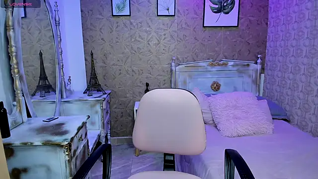 Megane whitte online show from October 5, 2025, 4:03 am