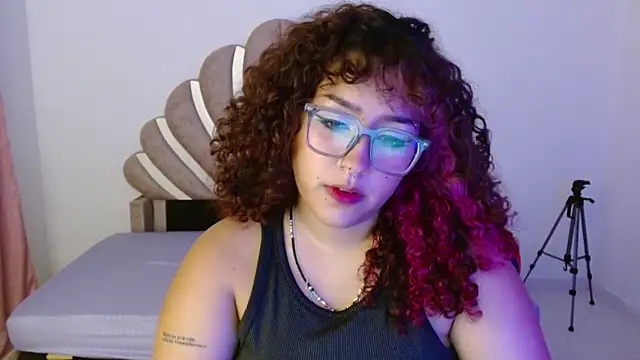 BlueeVelvet online show from September 29, 2025, 11:32 pm