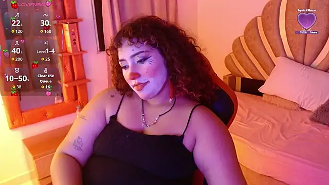 Snapshot of BlueeVelvet chatting on October 31, 2025, 10:49 pm BlueeVelvet online show from October 31, 2025, 10:49 pm