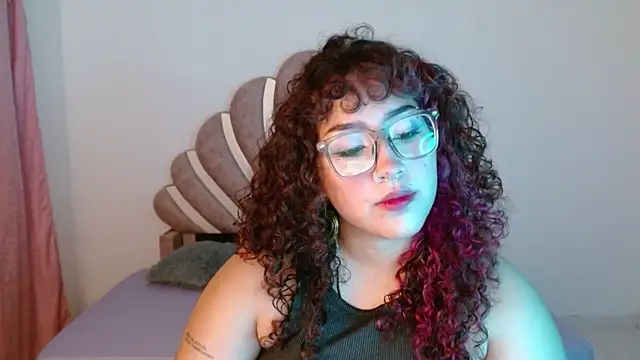 BlueeVelvet online show from September 29, 2025, 2:18 am