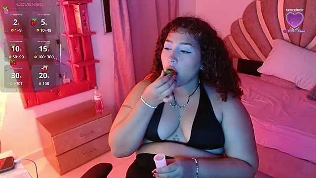 Snapshot of BlueeVelvet chatting on November 3, 2025, 11:19 pm BlueeVelvet online show from November 3, 2025, 11:19 pm