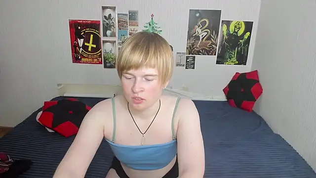 Cattie w  online show from April 17, 2026, 1:08 am