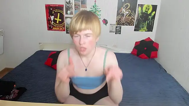 Cattie w  online show from April 18, 2026, 1:19 am