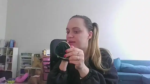 Snapshot of Cynoraye chatting on February 12, 2026, 10:26 am Cynoraye online show from February 12, 2026, 10:26 am