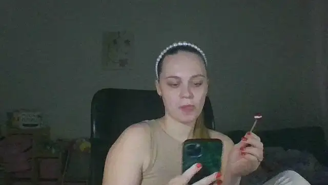 Snapshot of Cynoraye chatting on February 7, 2026, 7:44 pm Cynoraye online show from February 7, 2026, 7:44 pm