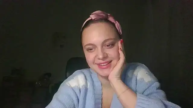 Snapshot of Cynoraye chatting on February 3, 2026, 8:25 pm Cynoraye online show from February 3, 2026, 8:25 pm