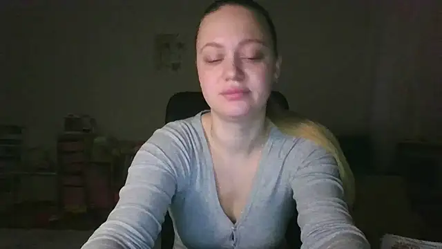 Snapshot of Cynoraye chatting on March 1, 2026, 1:38 am Cynoraye online show from March 1, 2026, 1:38 am