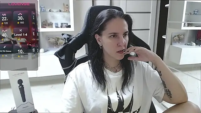 Snapshot of Irwi_Tomboy chatting on October 21, 2025, 9:14 pm Irwi Tomboy online show from October 21, 2025, 9:14 pm