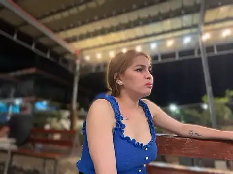 LaylaBurikat online show from September 26, 2025, 4:03 pm