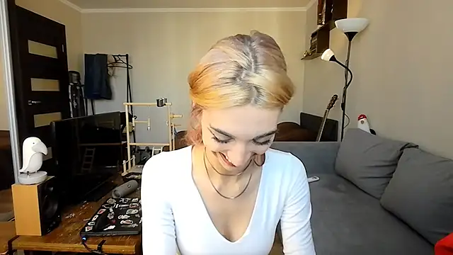 Snapshot of JillianBozak chatting on October 3, 2025, 9:11 am JillianBozak online show from October 3, 2025, 9:11 am