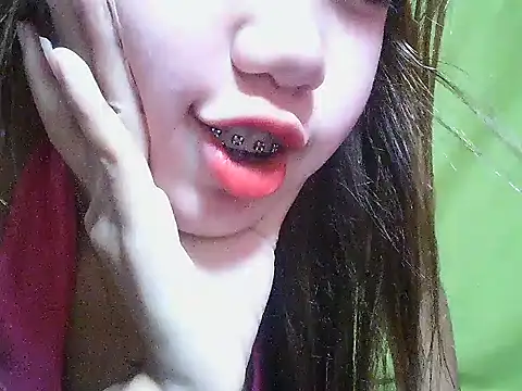 SweetPussie18x online show from September 27, 2025, 12:11 pm