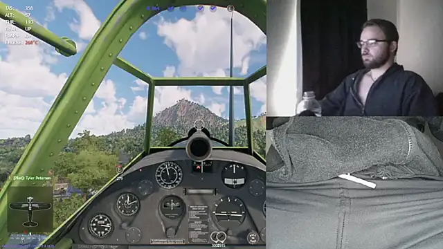 Snapshot of bear8t chatting on October 18, 2025, 4:20 pm bear8t online show from October 18, 2025, 4:20 pm