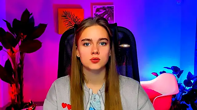 JuneWoods online show from November 13, 2025, 7:45 am