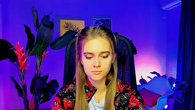 JuneWoods online show from November 19, 2025, 6:24 am