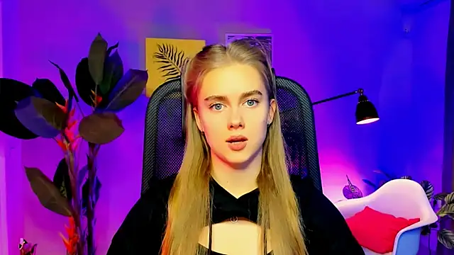 JuneWoods online show from November 20, 2025, 9:21 am