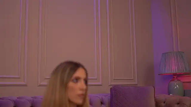 Snapshot of EllaBlake chatting on October 14, 2025, 4:13 am EllaBlake online show from October 14, 2025, 4:13 am