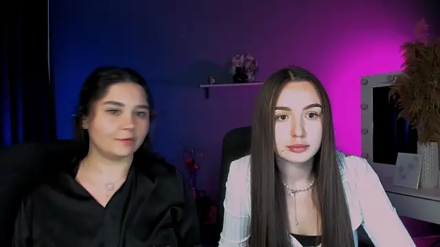 Snapshot of leslie_bird chatting on October 1, 2025, 1:26 pm leslie bird online show from October 1, 2025, 1:26 pm