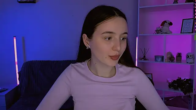 leslie bird online show from December 4, 2025, 12:59 pm