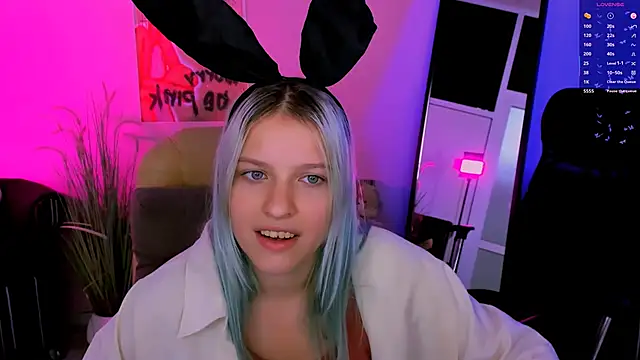 Snapshot of leslie_bird chatting on October 9, 2025, 7:42 am leslie bird online show from October 9, 2025, 7:42 am