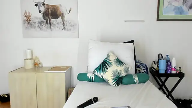 ConnieSmall24 online show from April 3, 2026, 11:22 pm