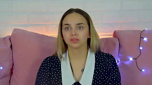 Snapshot of AnitaVenture chatting on October 2, 2025, 4:21 pm AnitaVenture online show from October 2, 2025, 4:21 pm