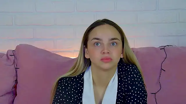 Snapshot of AnitaVenture chatting on October 2, 2025, 4:16 am AnitaVenture online show from October 2, 2025, 4:16 am