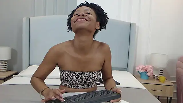 ChantalGarner online show from October 3, 2025, 12:39 pm