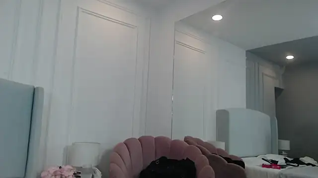 ChantalGarner online show from October 4, 2025, 12:50 pm