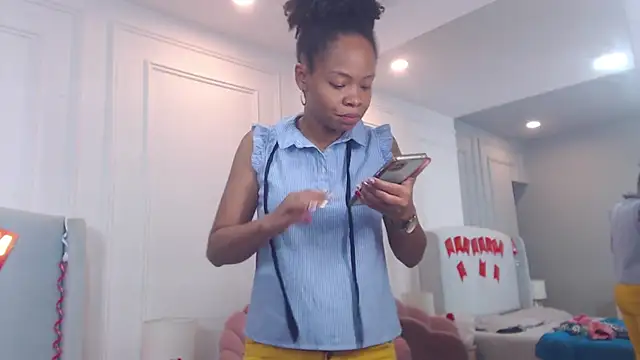 ChantalGarner online show from November 25, 2025, 1:00 pm