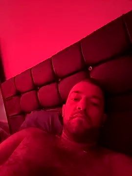 Jhonhenao12345 online show from October 15, 2025, 1:52 pm