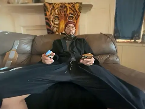 Snapshot of ThrowedWorldWide chatting on May 13, 2026, 2:13 pm ThrowedWorldWide online show from May 13, 2026, 2:13 pm