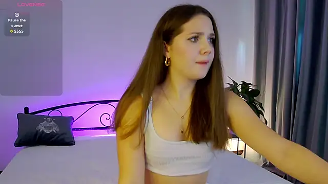 Snapshot of KariDollar chatting on October 13, 2025, 6:04 am KariDollar online show from October 13, 2025, 6:04 am