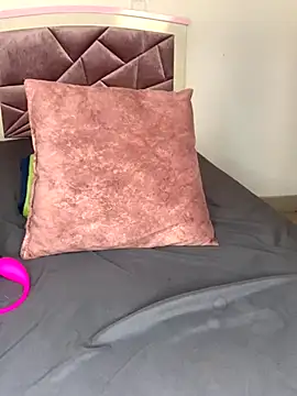 Samara  Amir online show from September 28, 2025, 3:30 pm