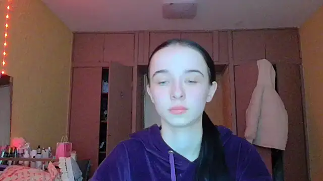 Emilia Light online show from March 2, 2026, 6:36 am