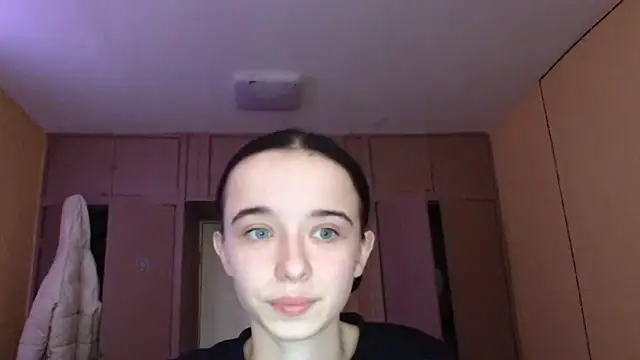 Emilia Light online show from November 22, 2025, 8:13 am