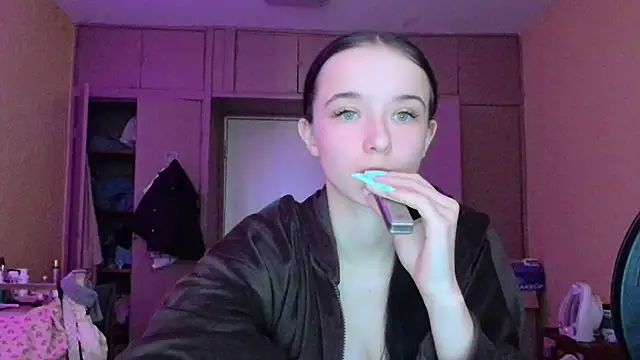 Emilia Light online show from April 6, 2026, 6:25 am