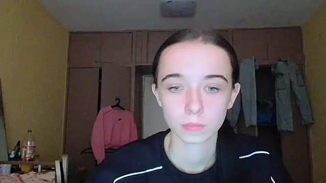 Emilia Light online show from October 18, 2025, 9:11 am