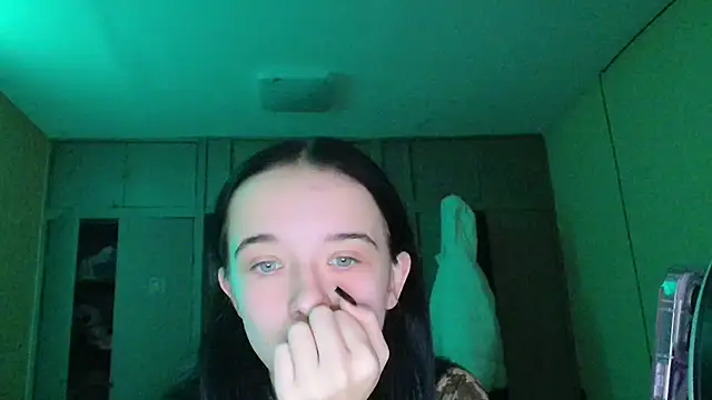 Emilia Light online show from December 5, 2025, 7:07 am