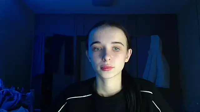 Emilia Light online show from December 15, 2025, 4:46 pm