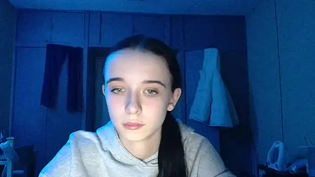 Emilia Light online show from December 20, 2025, 9:50 pm