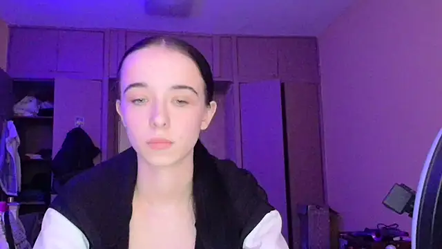 Emilia Light online show from March 13, 2026, 7:24 am