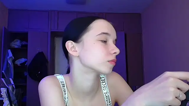 Emilia Light online show from March 12, 2026, 1:37 pm