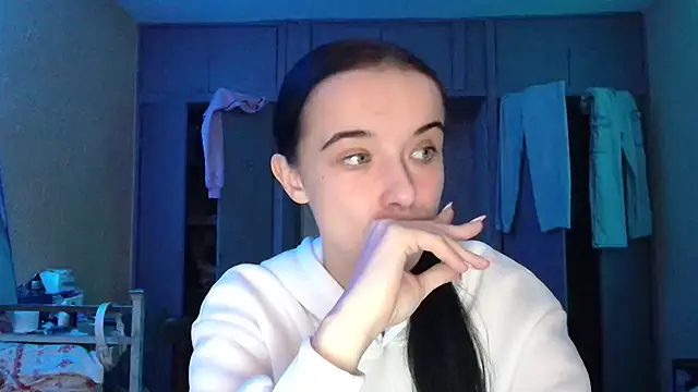 Emilia Light online show from October 19, 2025, 9:45 am