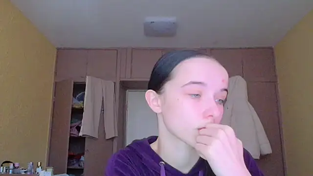 Emilia Light online show from January 13, 2026, 8:18 am