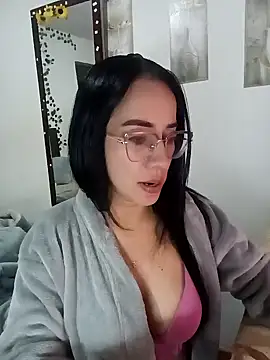 YaraDuartee online show from November 29, 2025, 9:37 pm