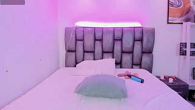 Caroline Millerr online show from February 2, 2026, 7:24 pm