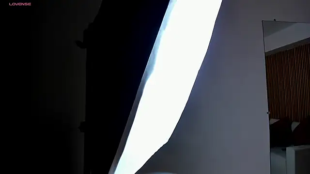 Caroline Millerr online show from November 29, 2025, 11:43 am